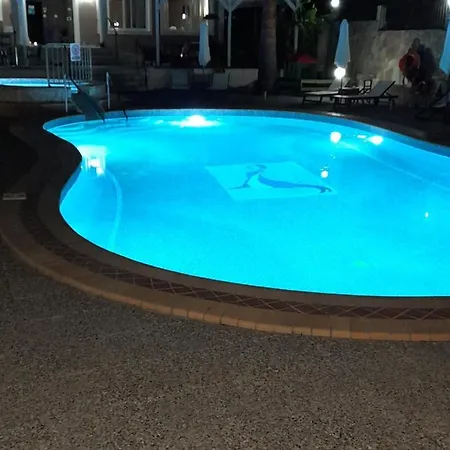 לינה וארוחת בוקר Armonia By Zante Plaza 2*